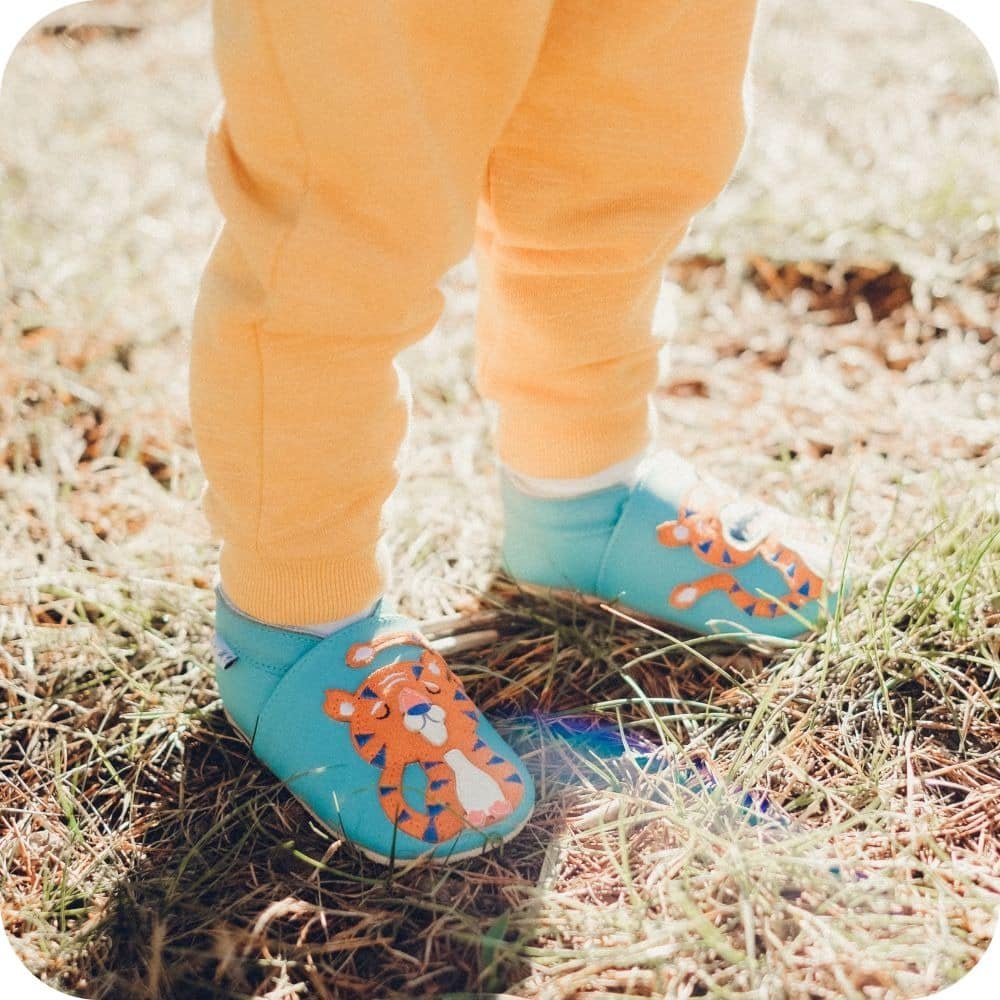 Chaussons bébé en cuir souple – Tigreau