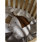 Coussin Bambi Garçon – Le compagnon doux qui veille sur la chambre