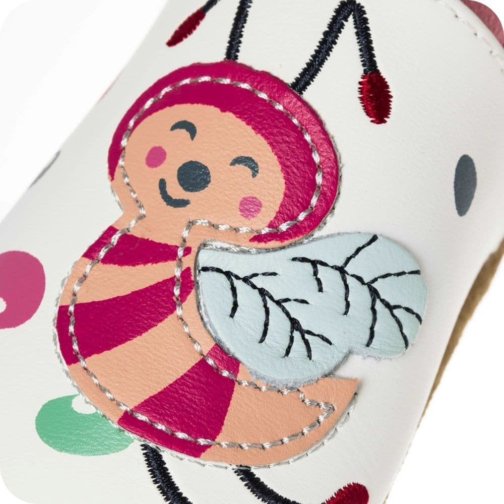 Chaussons bébé en cuir souple – Abeilles