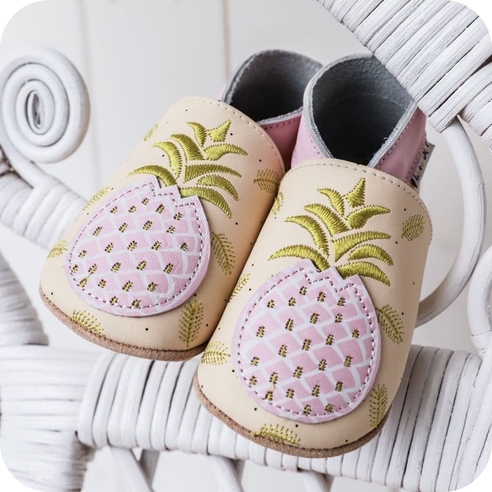 Chaussons bébé en cuir souple – Ananas