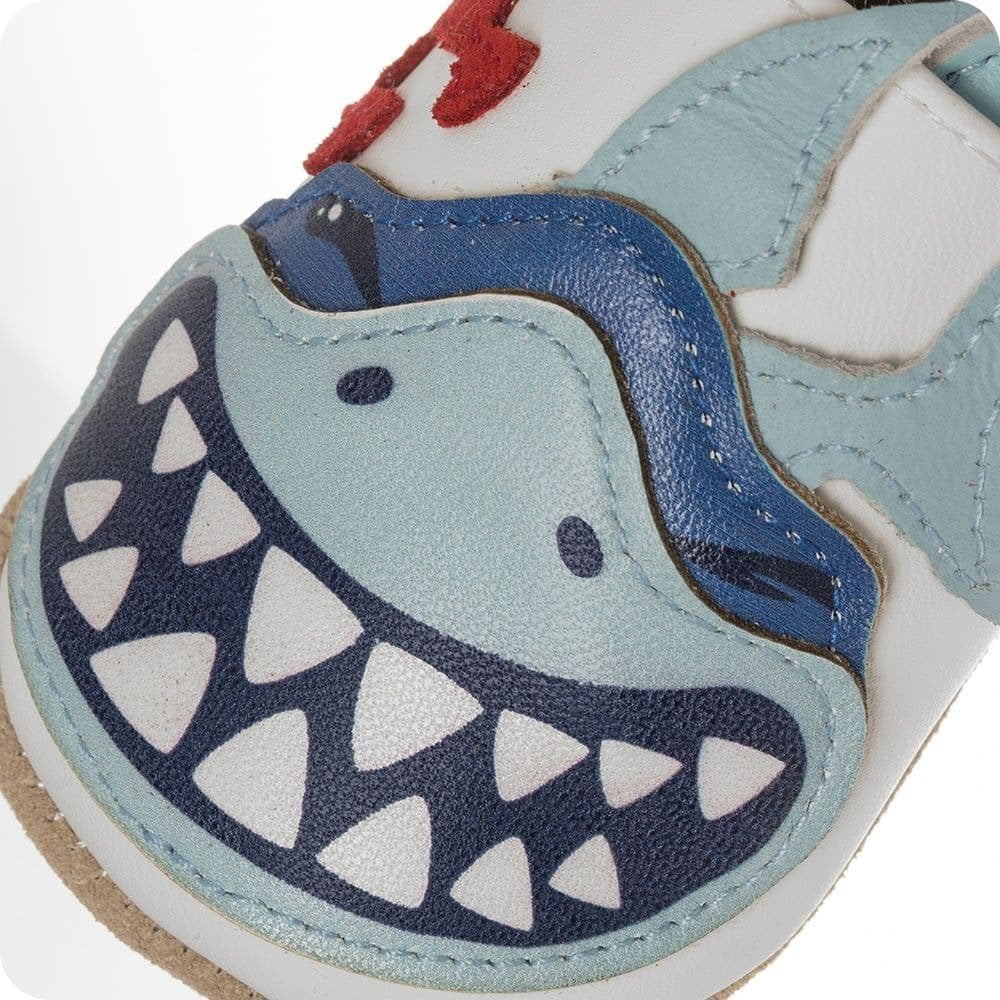 Chaussons bébé en cuir souple – Requin Taquin