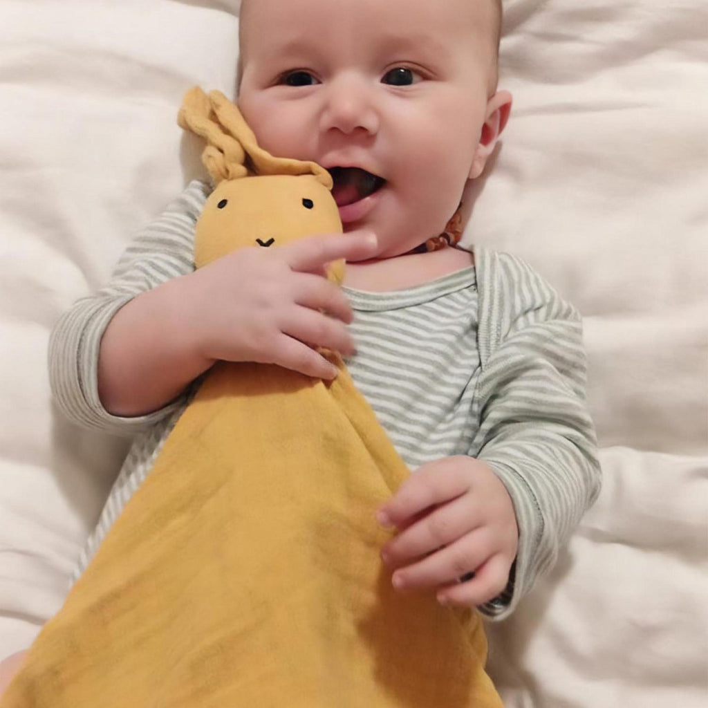 Jouet câlin en mousseline bio – Moutarde