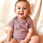 Body Bébé Bio à Manches Courtes – Bordeaux Rayé
