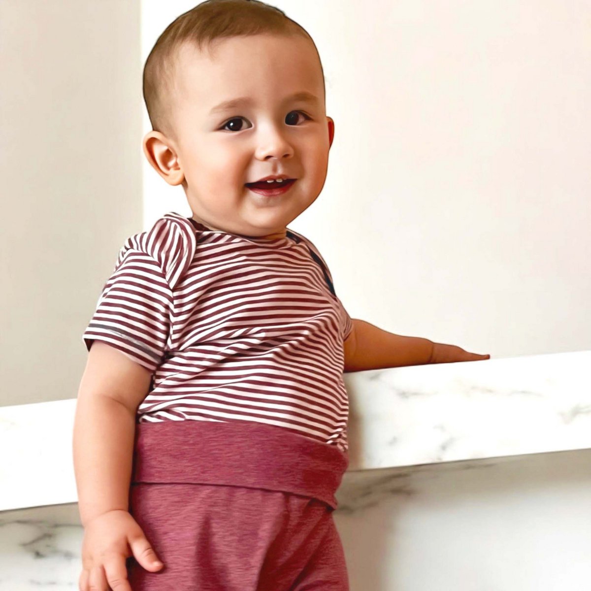 Body Bébé Bio à Manches Courtes – Bordeaux Rayé