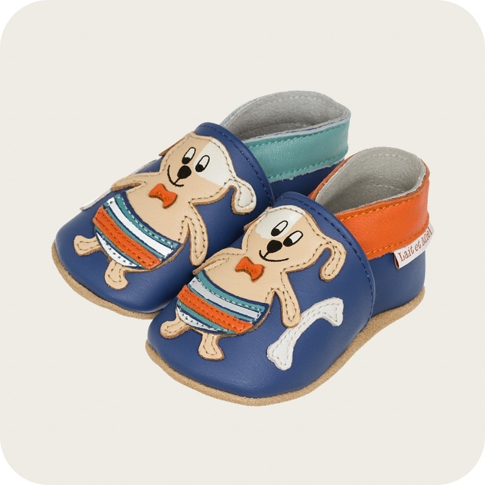 Chaussons bébé en cuir souple – Chien à la mer