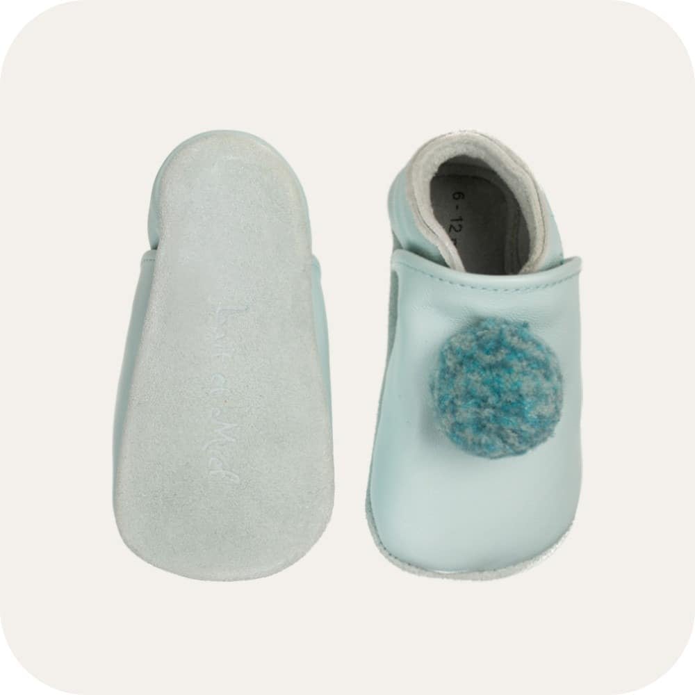 Chaussons bébé à pompons – Bleu cie