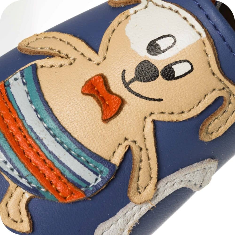 Chaussons bébé en cuir souple – Chien à la mer