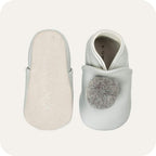 Chaussons bébé à pompons – Gris