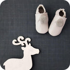 Chaussons bébé à pompons – Gris