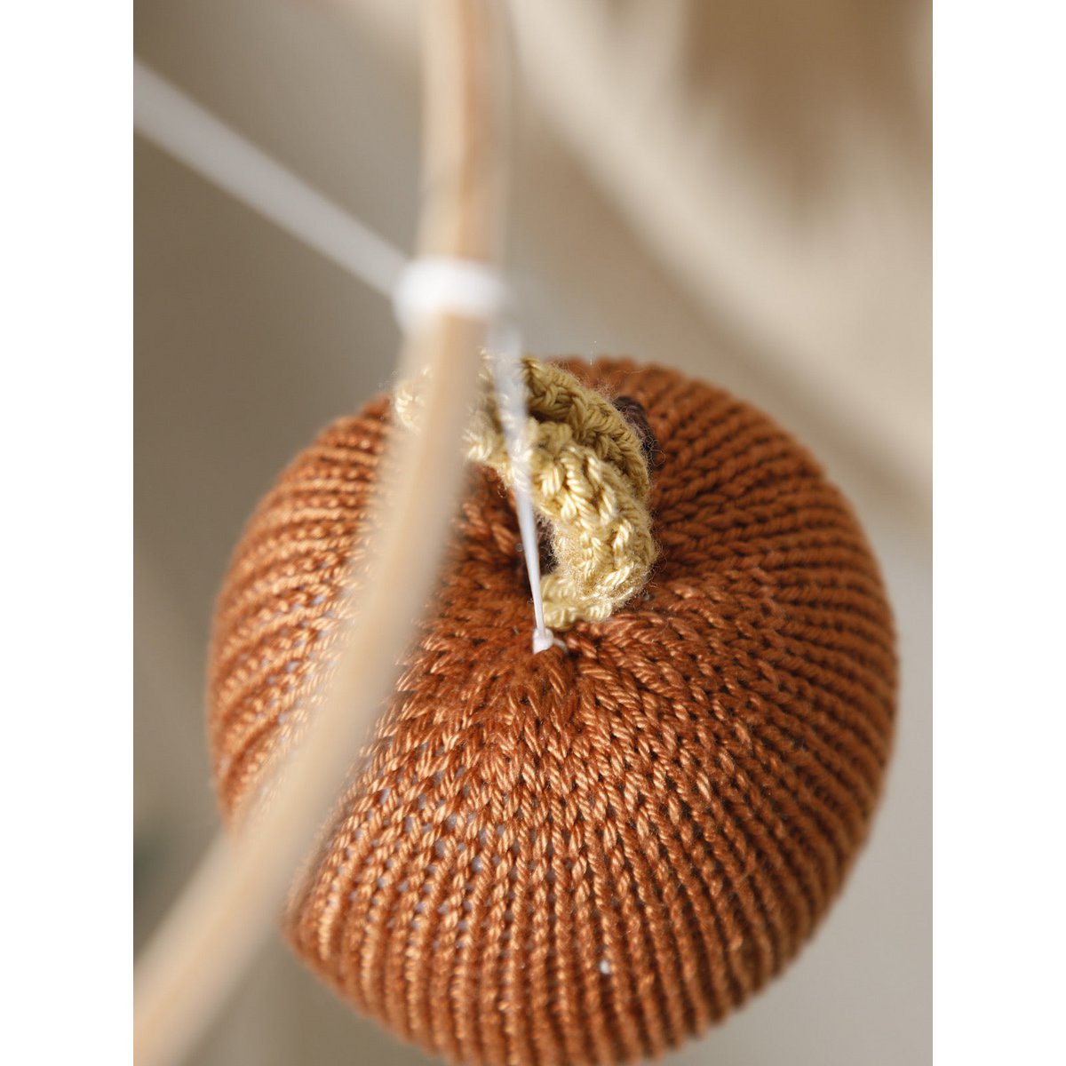 Mobile Fruits – Entre Pommes & Poires, une poésie suspendue