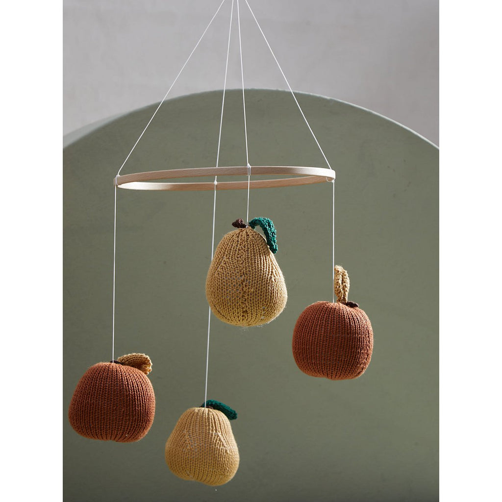 Mobile Fruits – Entre Pommes & Poires, une poésie suspendue