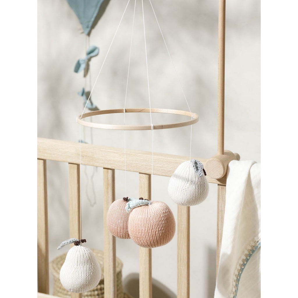 Mobile Fruits – Entre Pommes & Poires, une poésie suspendue