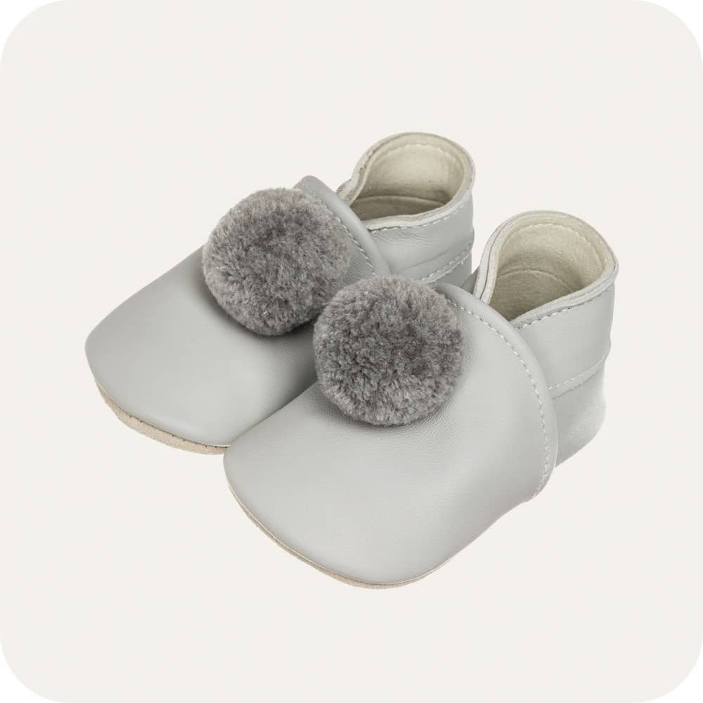 Chaussons bébé à pompons – Gris